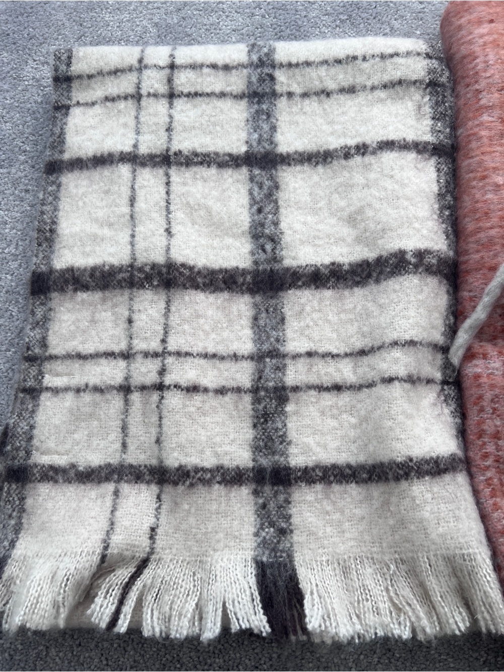 Assorted scarves bundle - Picture 5 of 5